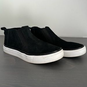 TOMS Women’s Bryce Slip-on Shoe in Black Suede - size 8